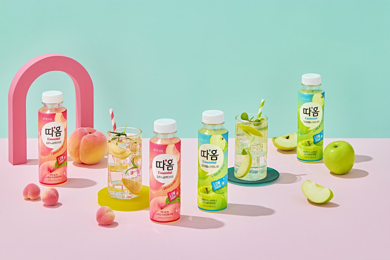 따옴 음료 제품군과 과일 연출 촬영